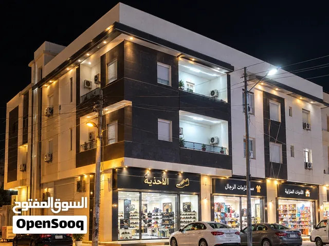 مبنى تجــــاري في حي_قطــــر على الرئيســي شارع الضمان على 3شـوارع   دخل المبنى 32 ألف شهري