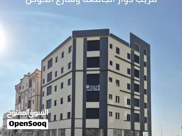 محل تجاري للإيجار في الخوض 41 متر بالقرب من دوار الجامعة وشارع الخوض كما توجد مساحات مختلفه