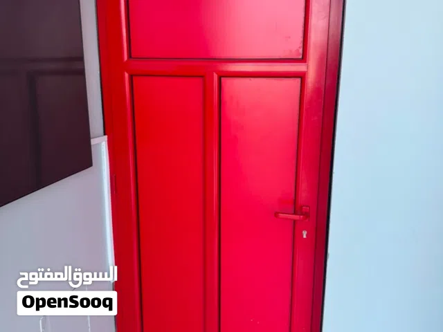 باب المنيوم بحالة ممتازة للبيع