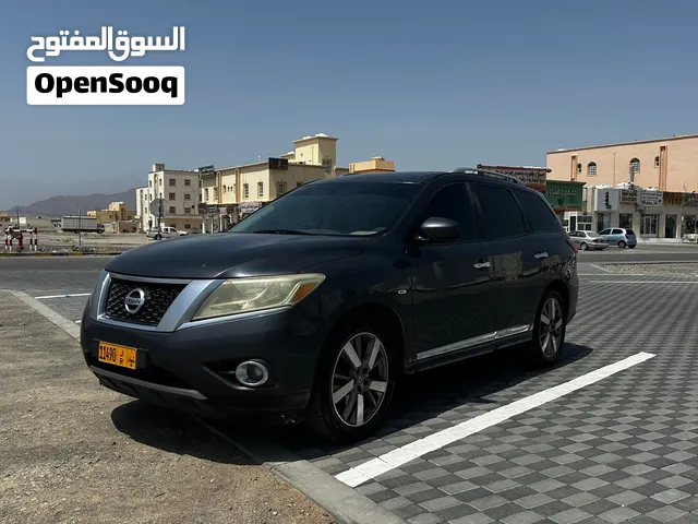 Used Nissan Pathfinder in Al Dakhiliya