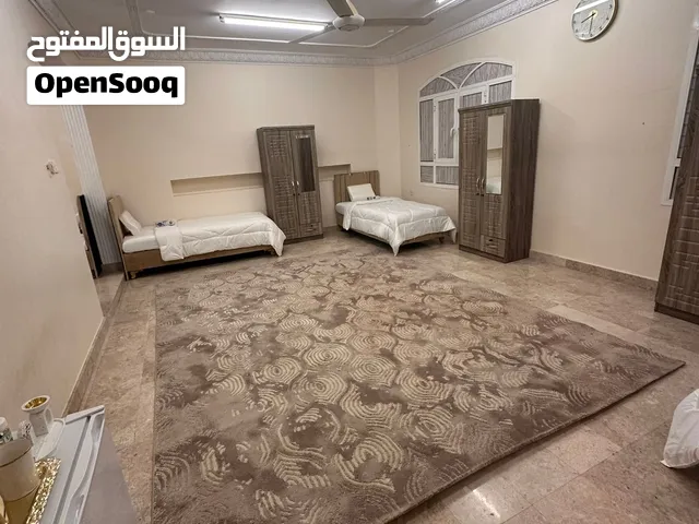 غرفة بتجهيزات فندقية للعمانيين التاجير بنظام السرير