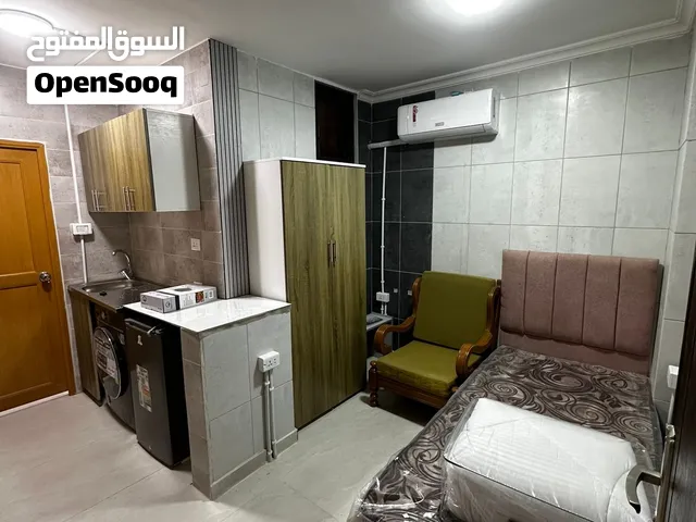 ستوديو جديد بعمارة عائلات خلدا العوجانية قريب من مسجد الهمشري يشترط موظفة او موظف جامعي بدخل ثابت
