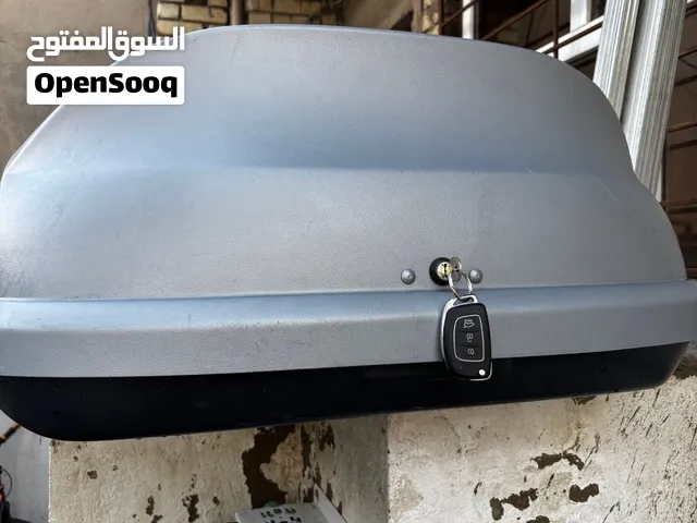 صندوق سقف مع الحوامل
