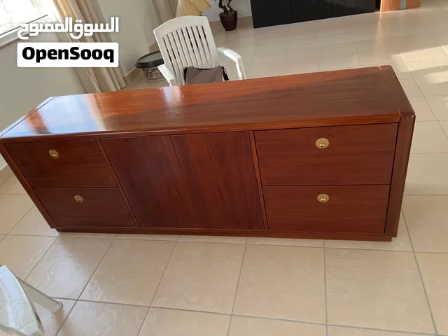بوفيه ممكن مع مراه او بوفيه وطاولة تلفزيون