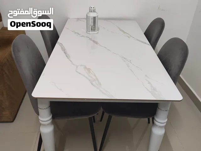 Dining table with 4 chair for sale