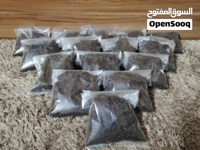سكر احمر يستخدم للحلوى العمانيه
