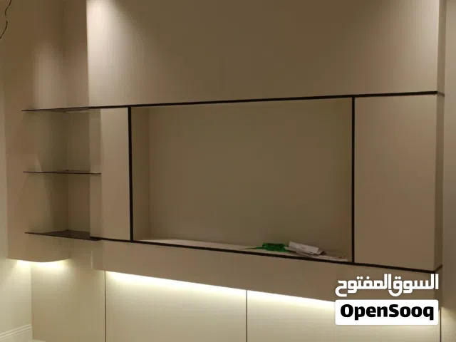 معلم في تركيب السيراميك والديكور