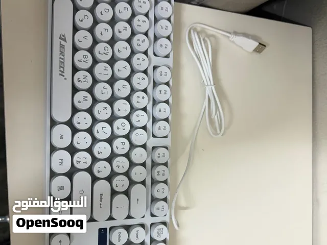 كيبورد جيرتك يجيك بشكل مميز ازرار دائريه يجي بالاضاءهRGBوسريع الاستجابة تجي وياه مساند و تتحكم بلون