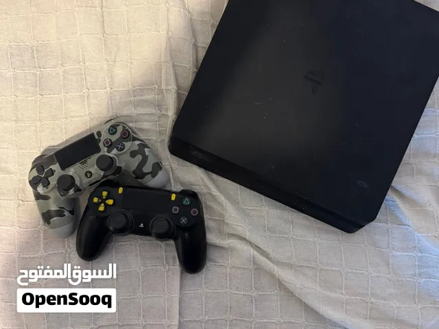 Ps4 Slim Très bon état Avec Jeux et Deux Manettes