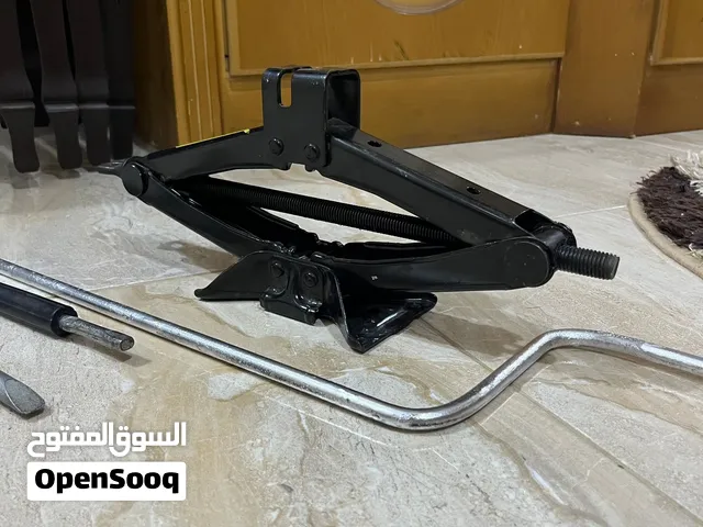 عدة سبير كاملة للسيارة للبيع بحالة ممتازة ( اصلي وليس تجاري )