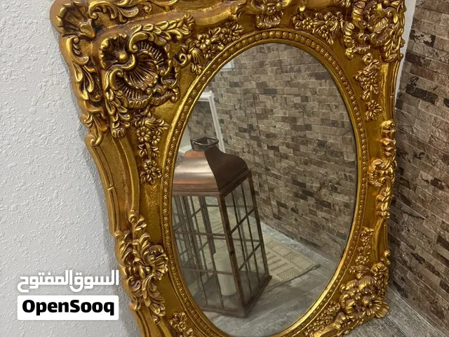 مرآة فخمة بإطار ذهبي مزخرف