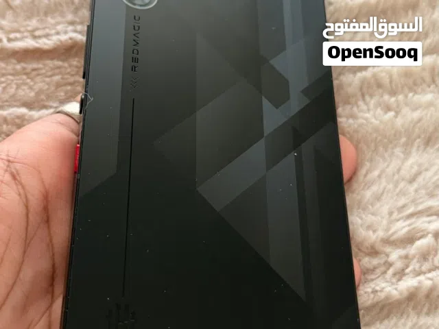 للبيع وحش الألعاب Red Magic 10 Pro  مساحة 256GB نظيف جداً بلون الأسود