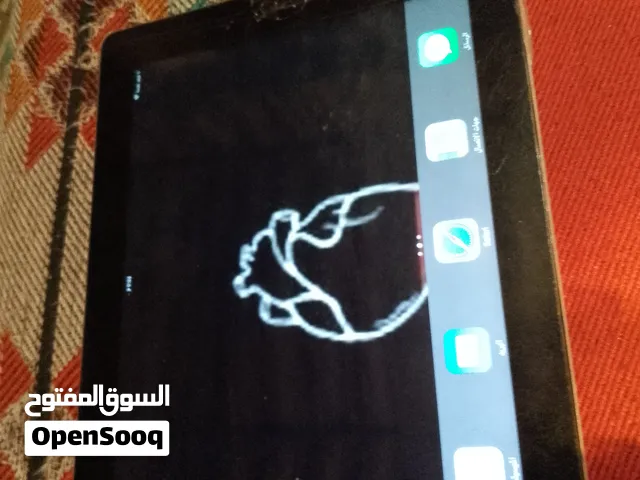 ايباد ايفون الجيل الرابع للبيع بحاله جيده الجهاز يوجد به كسر في طرف الشاشة الخارجية وغير مؤثر عليه