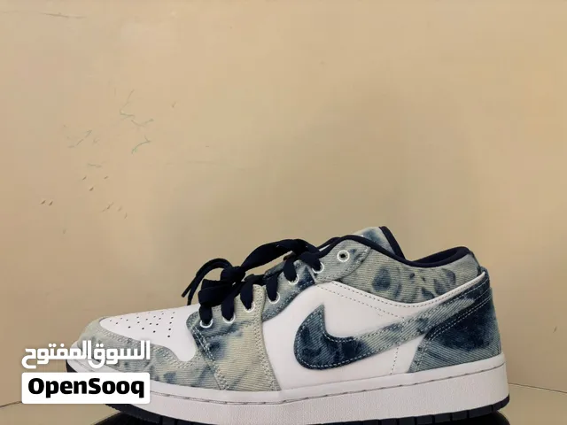 Size 44 Air Jordan 1 low SE washed denim
