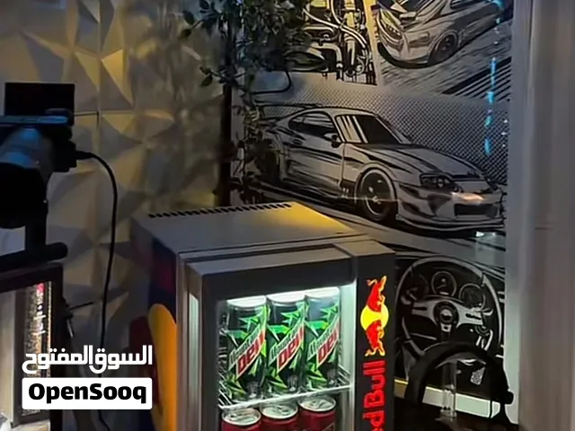 ثلاجه ريدبول ميني نادره و شبه جديده و تبريدها وايد حلو