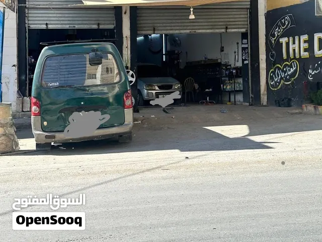 محلات للايجار الموقع حنينا الغربي عرضهم 7 متر ونص عمقهم 15 متر ف ارتفاع 5 متر ونص مسحاتهم 113 متر ال