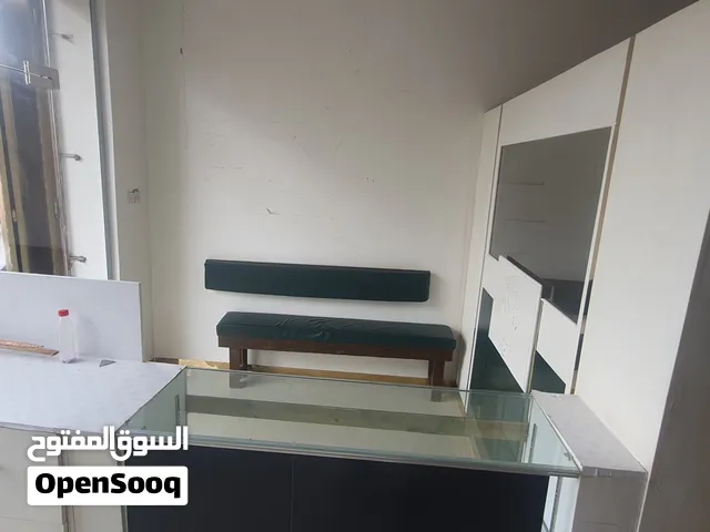 اعلان بيع ديكور محل جوالات متكامل