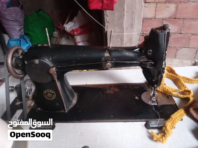 ماكينة خياطة أصلية ماركة PFAFF الألمانية المعروفة موديل قديم وقوي