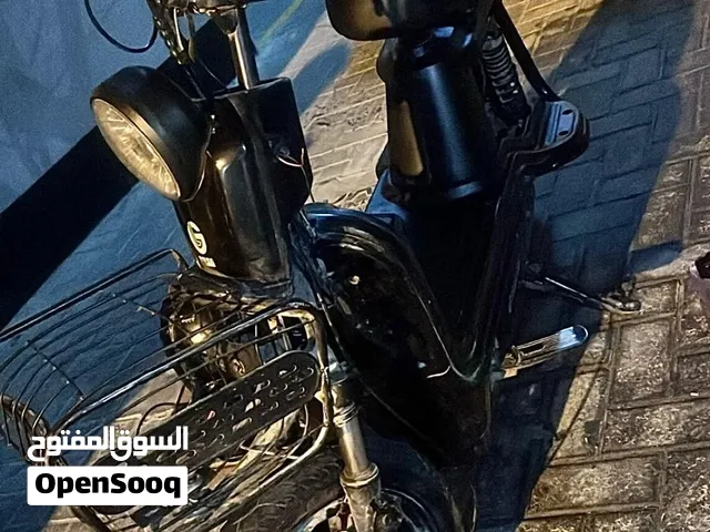 سكوتر كهربائي SALIM ويا الخوذة مع الشاحن مع مقعد احتياط 35 دينار وقابل للتفاوض و الجاد ماب نقصر وياه