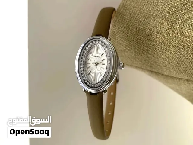 ساعة أنيقة بتصميم راقي — متوفرة بأكثر من لون