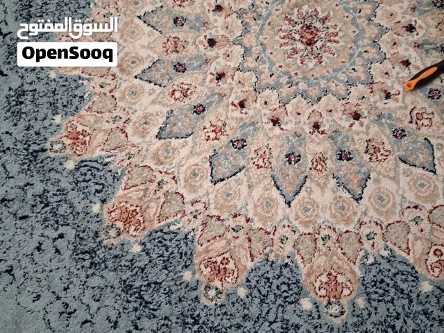 سجادة للبيع بحالة جيدة ، السجادة مستخدمة و معتنى فيها و حالتها موضحة بالصورة