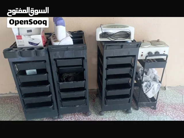 للبيع معدات صالون كاملة بحالة ممتازة (كراسي، تروليات، وأجهزة إضافية) - بسعر لقطة