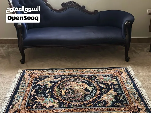 كرسي فاخر وسجادة إيرانية Luxury Chair & Persian Rug