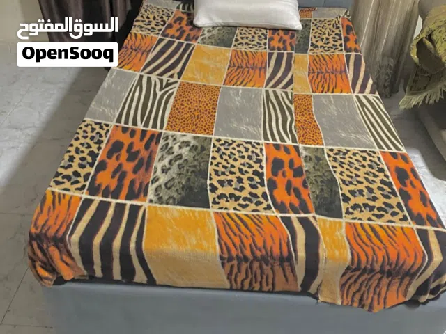 تخت بحالة جيدة جدا جداا