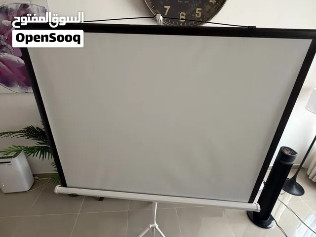 شاشة العرض المحمولة ذات القائم الثلاثي