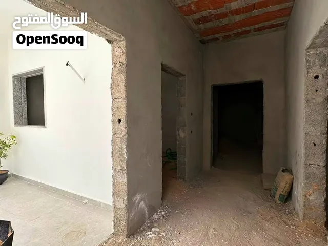 شقة ارضية بالقراج نصف تشطيب للبيع السراج متفرع من شارع البغدادي
