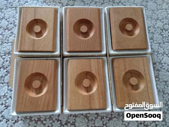 صحون بورسلان مع غطايات خشب