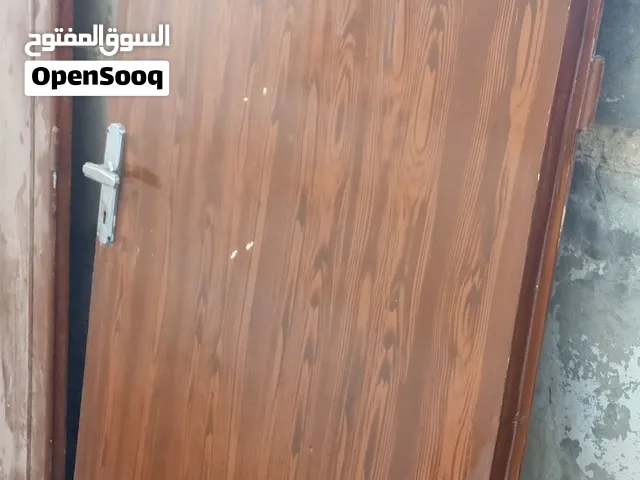 ابواب خشب تقيل عدد6 اثنين معهم حلق وااي من دون حلق فقط ب7د والشرا كامل ما اقصر معه في ماركا