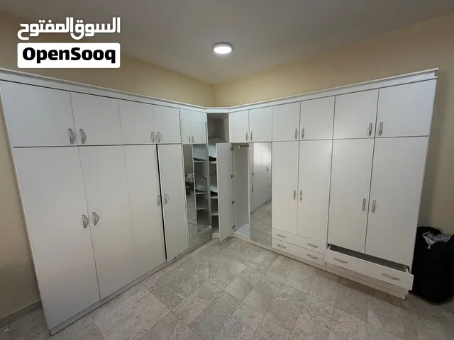 للبيع دولاب ملابس زاوية كبير مستعمل ابيض