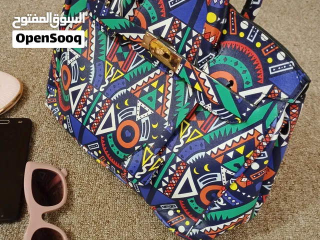 حقيبه نسائية انيقه نضيفه جدا جدا كبيرة الحجم ملونه