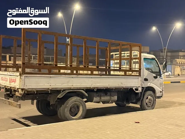 متوفره سياره حمل لنقل الاغراض والاثاث يوجد ايضا عمال للتحميل والتنزيل حسب الحاجه