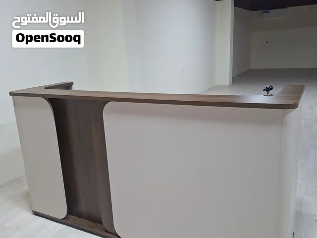 مكتب للاستقبال شبه جديد