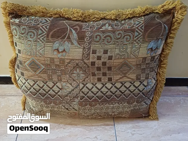 وسائد مستعملة للبيع