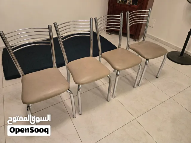 كراسي جلوس للمطبخ جلد مع حديد متين 500 شيكل للأربعة بحالة جيدة جدا