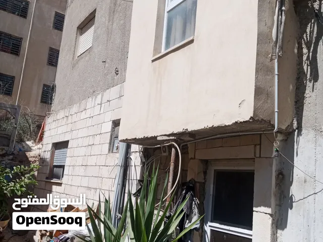 بيت طابقين حي الرشيد مقابل مديرية التربية الرصيفة 260م ارض 280 بناء حديث اطلالة مميزة جميع الخدمات