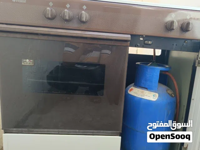 فرن غاز 4 عيون يعمل بحالة جيدة جدا بالعين