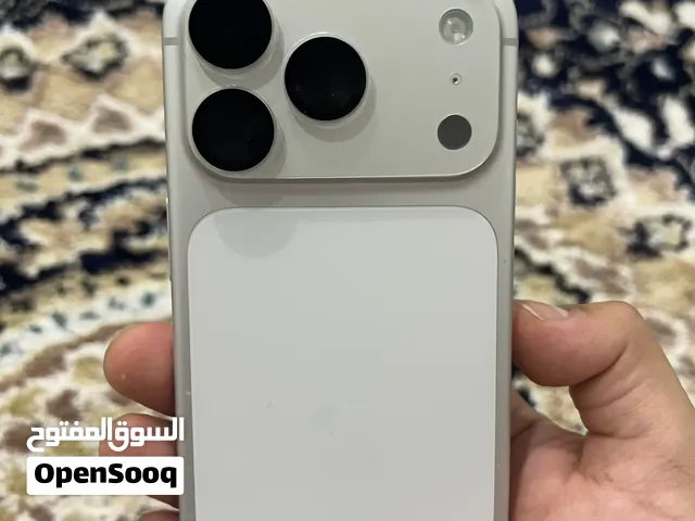 ايفون 17 برو   مع الكرتون البطاريه نسبتها 100 مستخدم 115 مره فقط