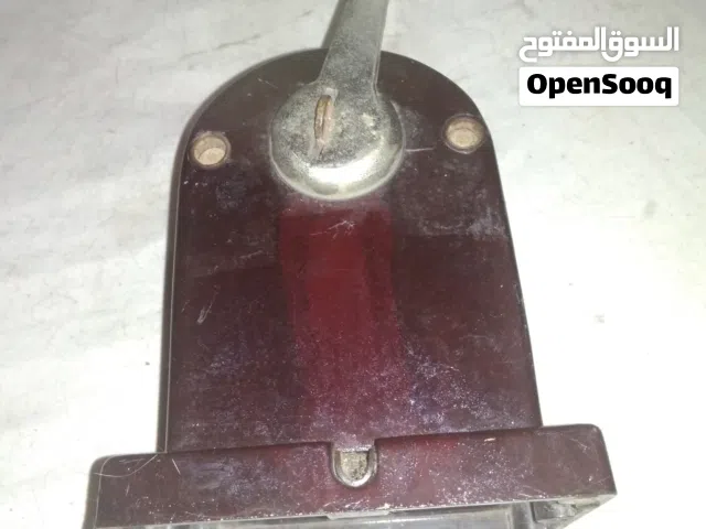 براية أقلام رصاص بزمبلك يدوي و درج