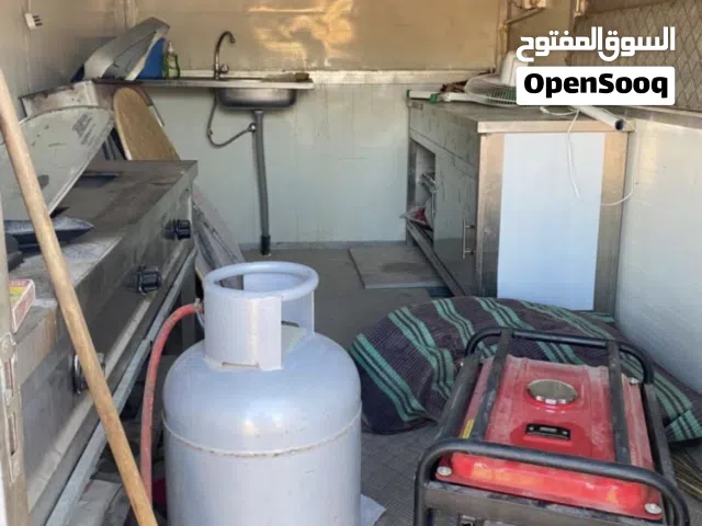 مطعم متنقل بكامل ملاحقاته بيع في اسرع وقت
