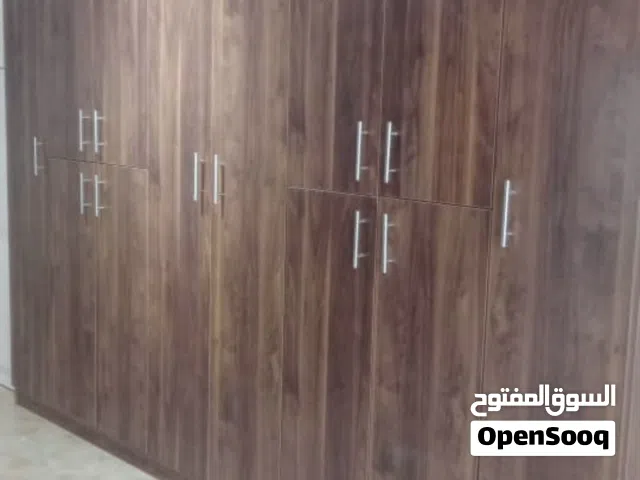 دولاب ملابس لون بني