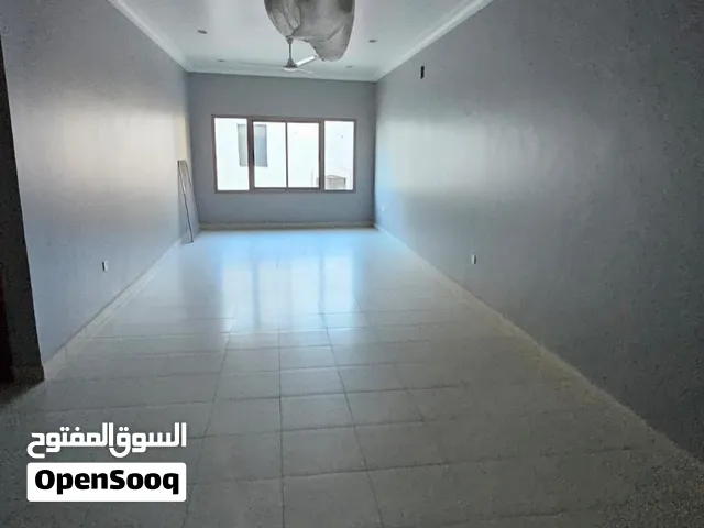 للايجار شقة جديدة اول ساكن في قلالي بالقرب من اسواق المنتزه غير شامل