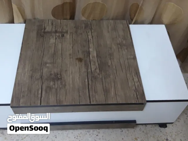 طاولة وسط ب 5 دنانير
