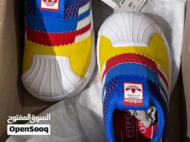 حذاء سنيكرز ملون من اديداس
