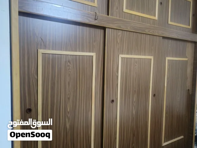 خزانة وتخت 100  دينار وفرشة جديده