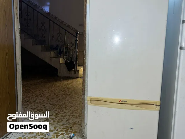 ثلاجه قسمين قسم مجمده وقسم ثلاجه