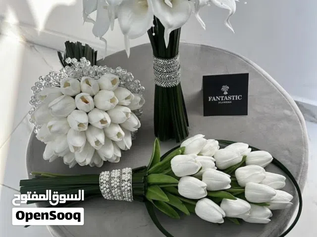 بوكيه أزهار أبيض فخم للعروس صناعي  باقة توليب أنيقة مزينة بلؤلؤ وخرز ناعم، شكلها طبيعي handmade